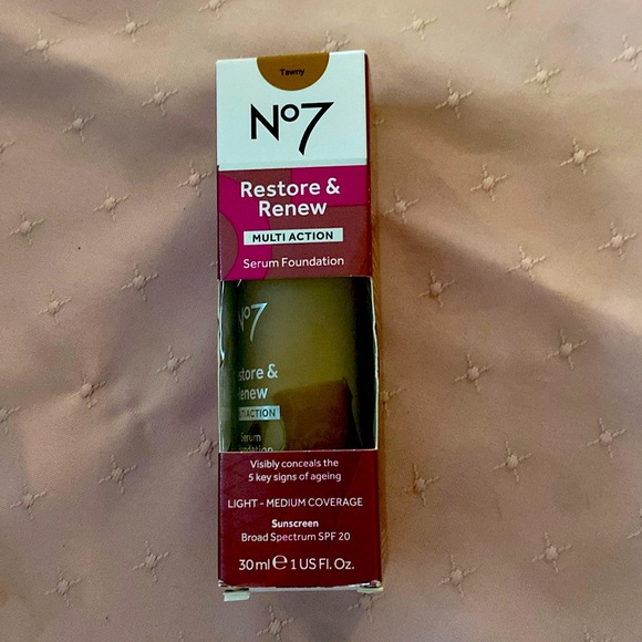 No7 Restore & Renew serum Foundation (Tawny) - Picture 1 of 2